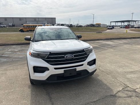Certified 2020 Ford Explorer XLT image 3