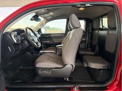 Used 2021 Toyota Tacoma SR5 AWD/4WD image 10