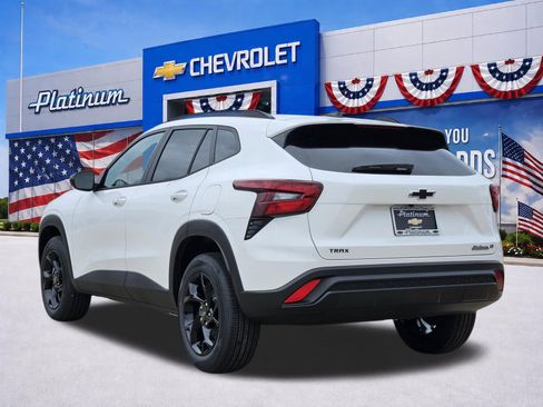 New 2026 Chevrolet Trax LT w/ Midnight Edition FWD image 4