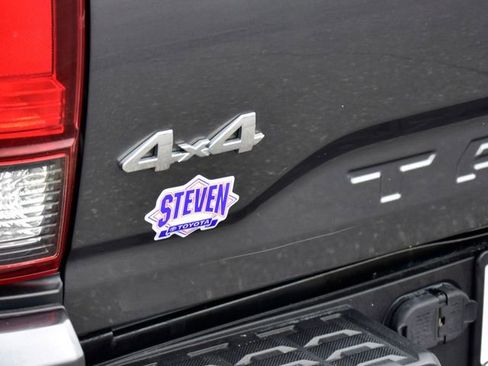 Used 2018 Toyota Tacoma SR image 12