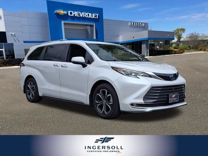 Used 2025 Toyota Sienna Platinum