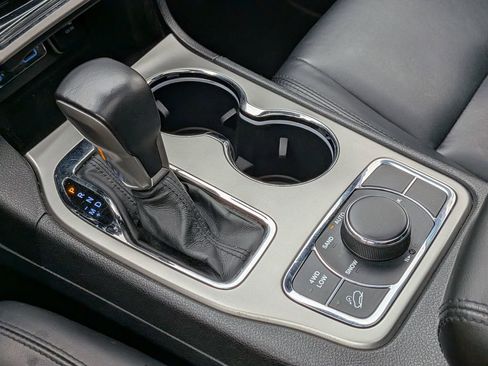 Used 2019 Jeep Grand Cherokee Limited image 17