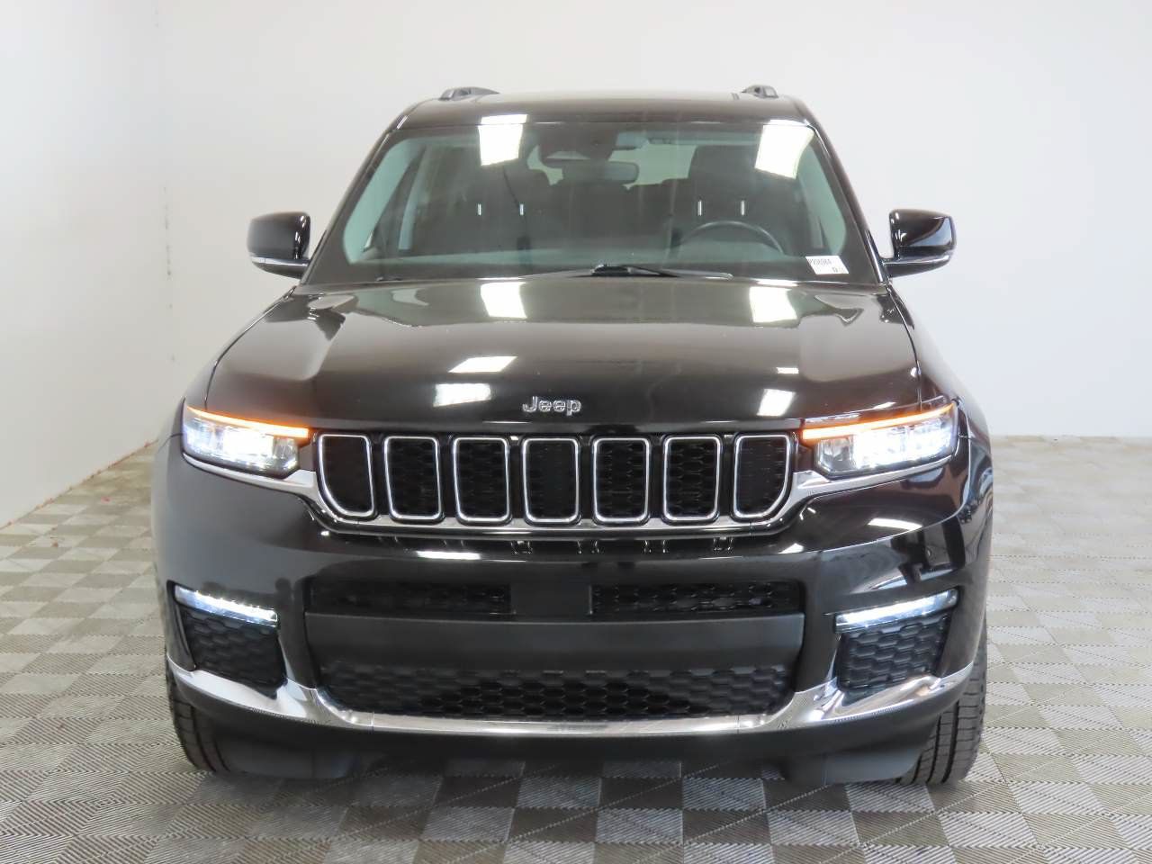 Used 2022 Jeep Grand Cherokee L Limited RWD image 2