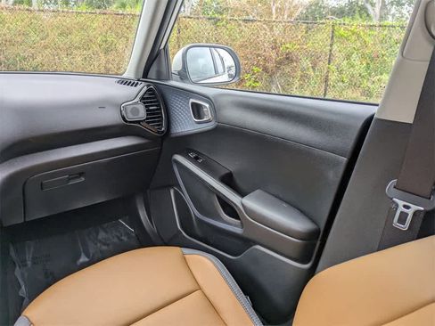 Used 2024 Kia Soul EX image 19