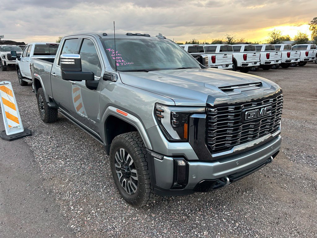 Used 2024 GMC Sierra 2500 Denali Ultimate AWD/4WD image 3