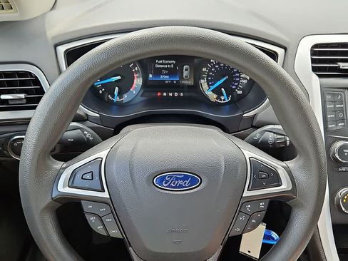 Used 2014 Ford Fusion SE FWD image 16