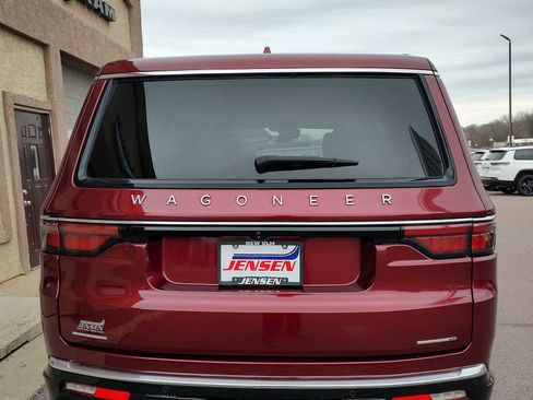 Used 2022 Jeep Wagoneer Series III w/ Flexible Seating Group image 5