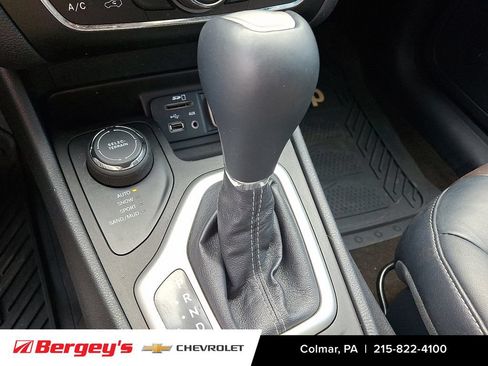 Used 2014 Jeep Cherokee Limited AWD/4WD image 16