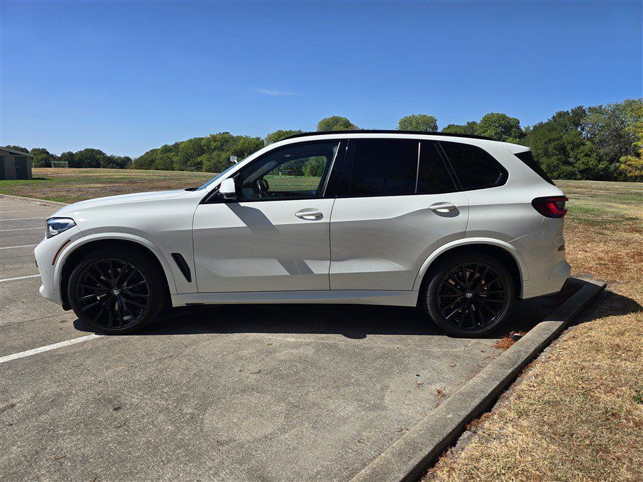 Used 2021 BMW X5 sDrive40i w/ M Sport Package RWD image 3