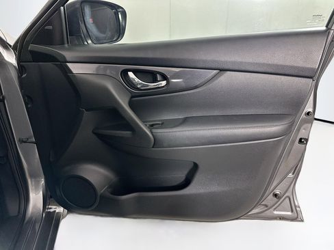 Used 2018 Nissan Rogue S FWD image 30