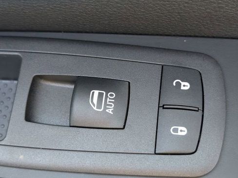 New 2026 Chrysler Pacifica Select image 32