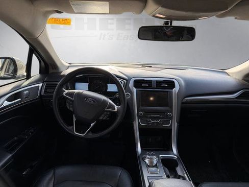 Certified 2017 Ford Fusion SE w/ Equipment Group 202A image 3