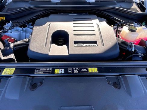 New 2026 Land Rover Range Rover SE image 12