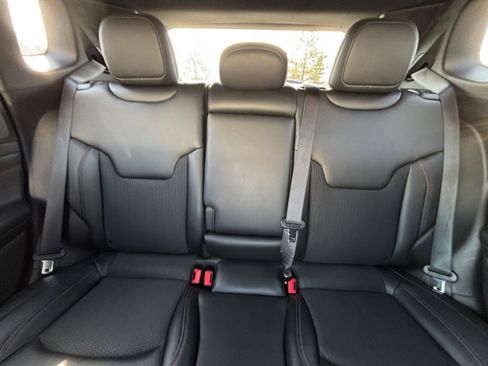 Used 2025 Jeep Compass Trailhawk image 38