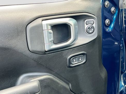 Used 2025 Jeep Wrangler Sport AWD/4WD image 17