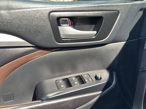 Used 2018 Toyota Highlander XLE AWD/4WD image 31