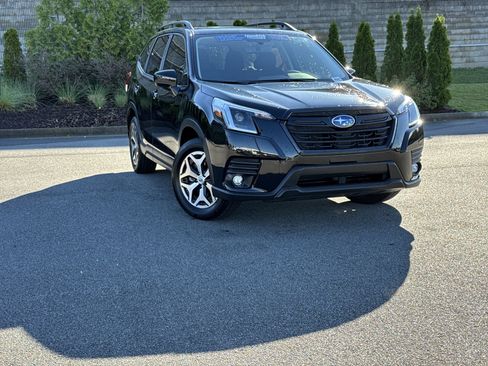 Used 2024 Subaru Forester Premium image 2