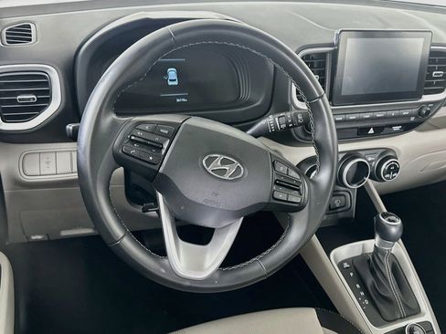 Used 2025 Hyundai Venue SEL FWD image 18