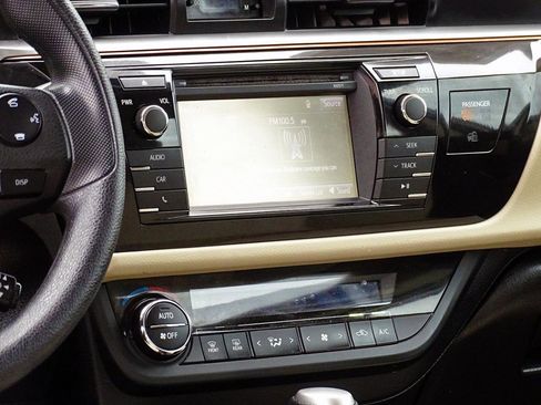 Used 2014 Toyota Corolla LE FWD image 24