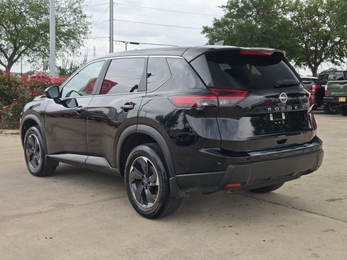 Certified 2025 Nissan Rogue SV image 5