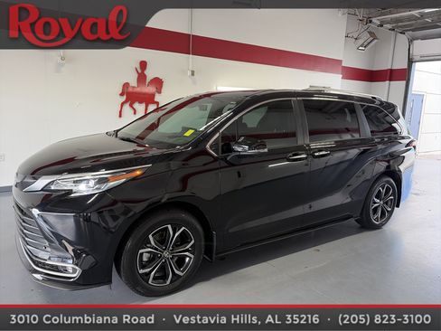 Used 2026 Toyota Sienna Platinum AWD/4WD image 1