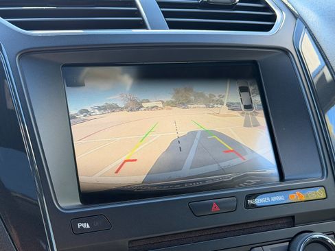Used 2018 Ford Explorer XLT w/ Equipment Group 202A AWD/4WD image 21