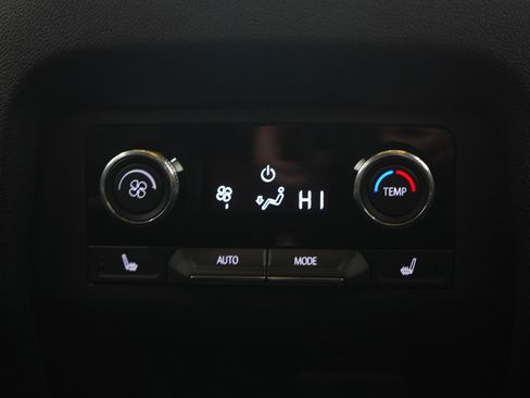 Used 2025 Buick Enclave Avenir w/ Super Cruise Package image 13