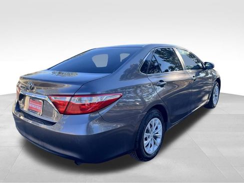 Used 2017 Toyota Camry LE image 3