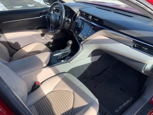 Used 2018 Toyota Camry SE image 19
