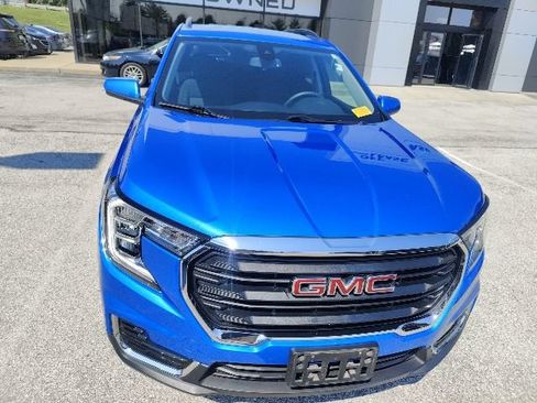 Used 2024 GMC Terrain SLE w/ Driver Convenience Package FWD image 16