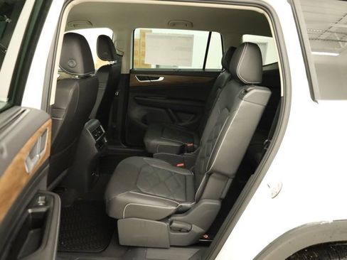 New 2026 Volkswagen Atlas SE image 33