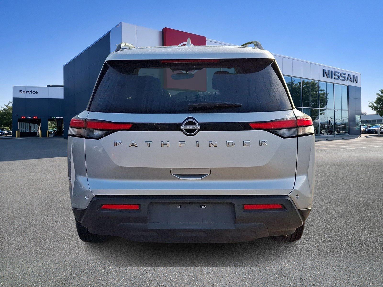 Used 2025 Nissan Pathfinder SV FWD image 5