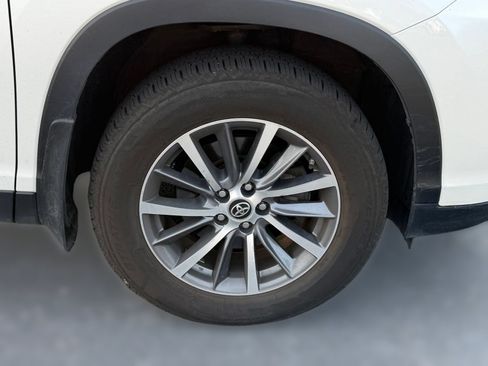 Used 2019 Toyota Highlander XLE AWD/4WD image 8