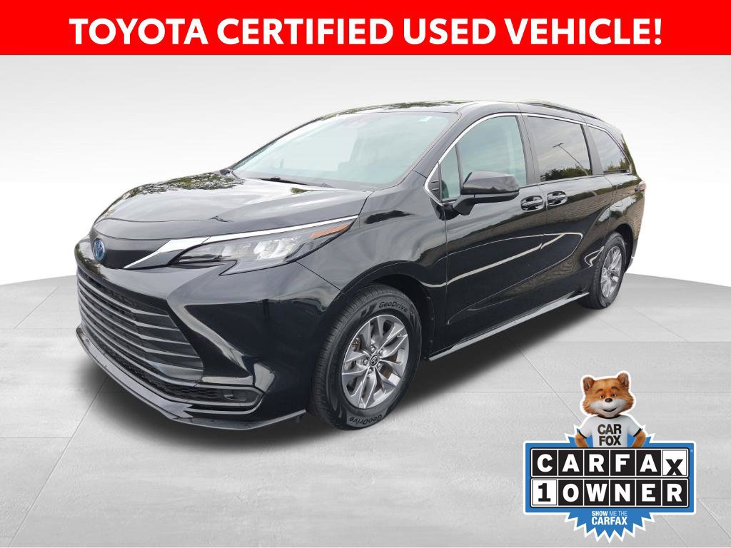 Certified 2024 Toyota Sienna LE AWD/4WD image 1