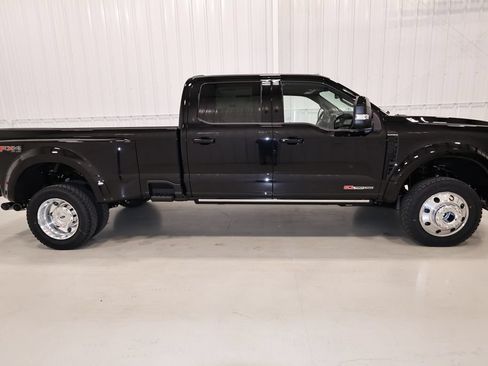 New 2026 Ford F450 Platinum w/ FX4 Off-Road Package AWD/4WD image 2