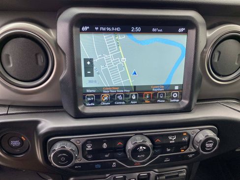 Used 2023 Jeep Wrangler Unlimited w/ Sun & Screen Package AWD/4WD image 17