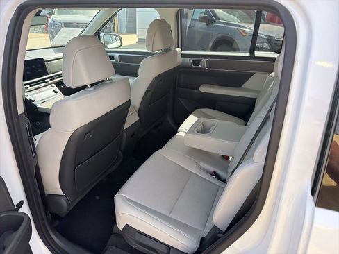 Used 2025 Hyundai Santa Fe SEL FWD image 16