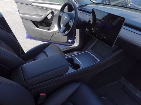 Used 2025 Tesla Model Y Performance image 14