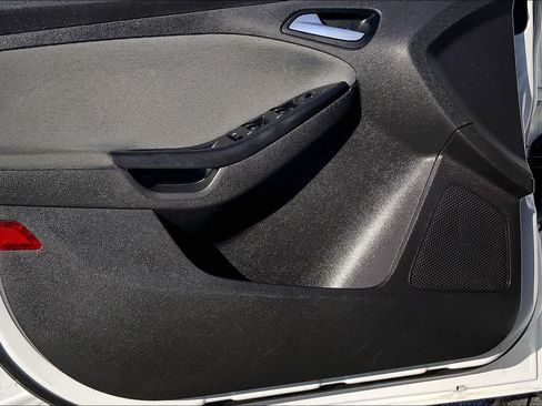 Used 2013 Ford Focus SE image 20