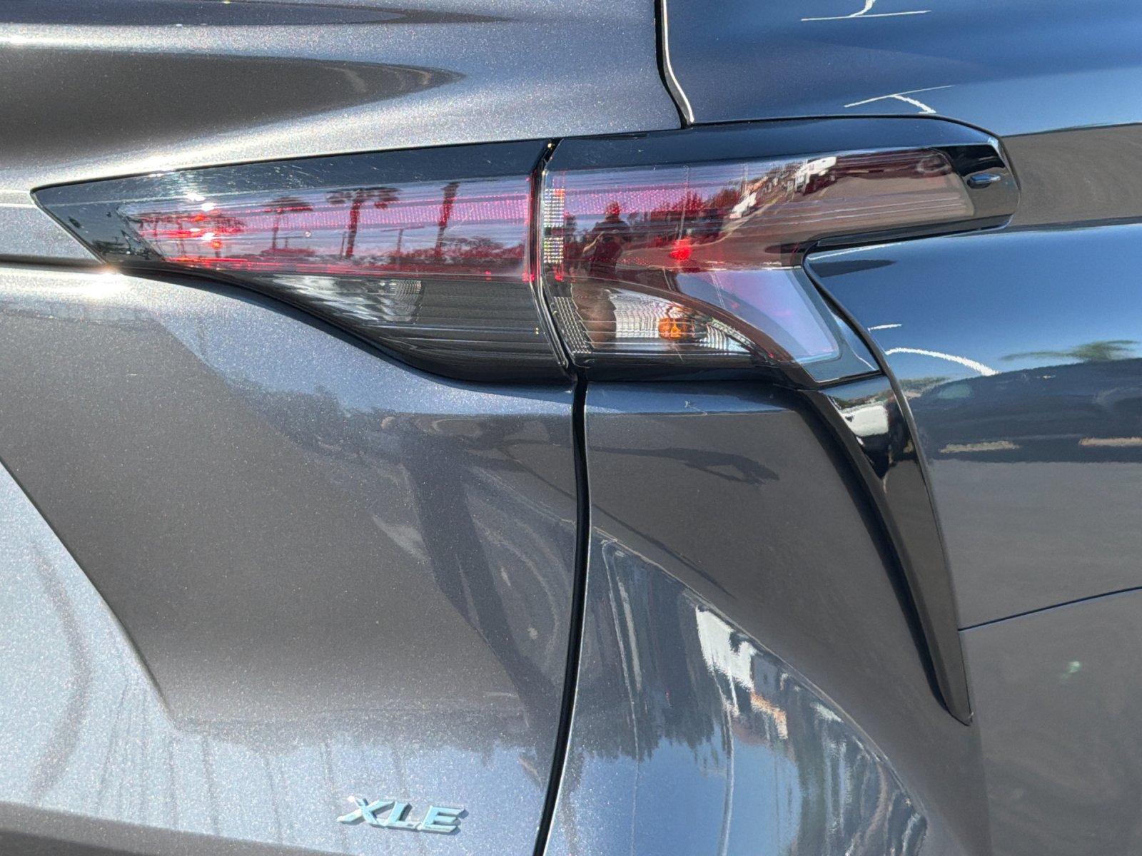 Used 2025 Toyota Sienna XLE FWD image 26