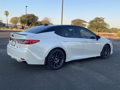 New 2026 Toyota Camry Hybrid image 5