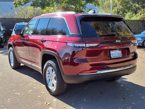 Used 2023 Jeep Grand Cherokee Laredo w/ Luxury Tech Group I image 8