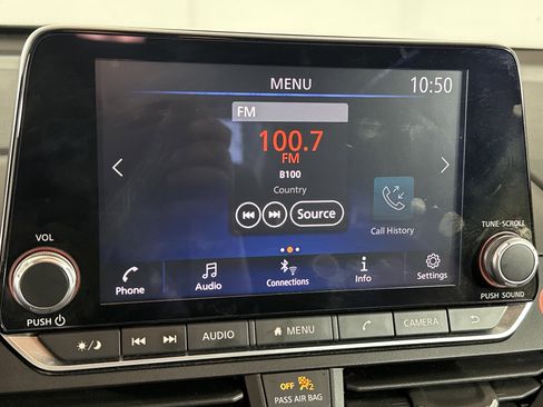 Used 2024 Nissan Altima 2.5 SV image 17