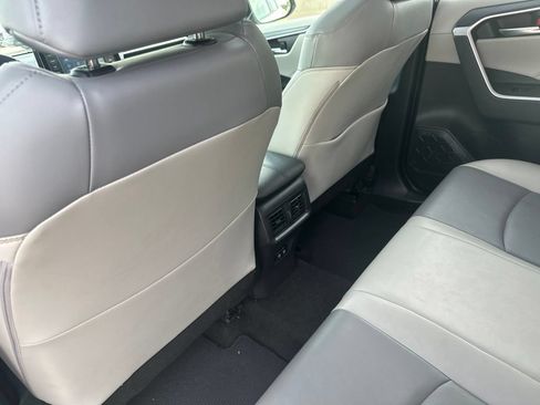 Used 2019 Toyota RAV4 XLE Premium FWD image 25
