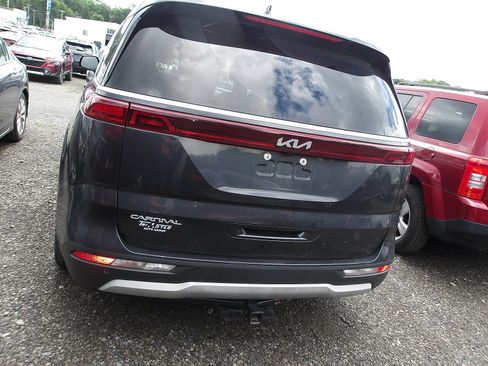 Used 2023 Kia Carnival LX FWD image 2