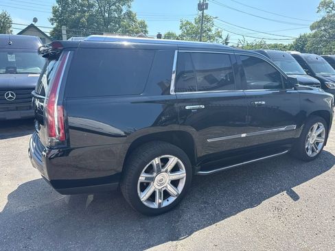 Used 2015 Cadillac Escalade Luxury AWD/4WD image 8