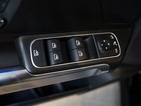 Certified 2022 Mercedes-Benz GLB 250 4MATIC image 13