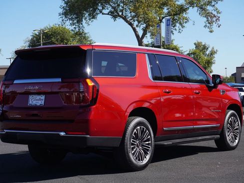 New 2026 GMC Yukon XL Elevation image 3