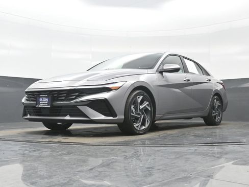 Used 2025 Hyundai Elantra Limited FWD image 26