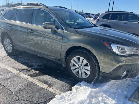 Used 2018 Subaru Outback 2.5i Premium image 2